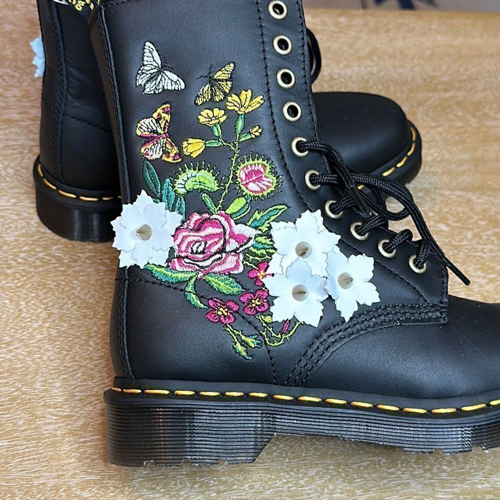 Dr. Martens 1490 Bloom 10 Eye Boots - Picture 3 of 9